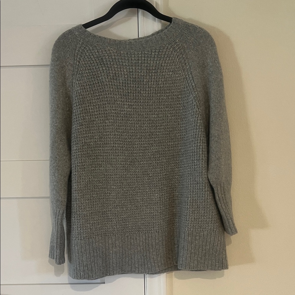 LOFT Cozy Gray Women's Wool Sweater Size Small EUC